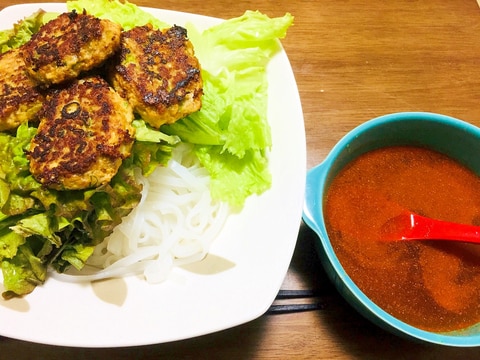 辛くした「ブンチャー(ベトナムのつけ麺)」